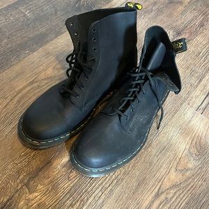 Black boots size US men’s 12